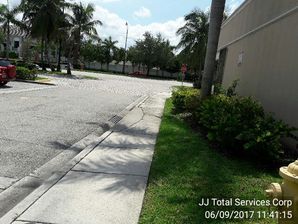 Commercial Lawn Service for Retail Center in Hallandale, FL (8)